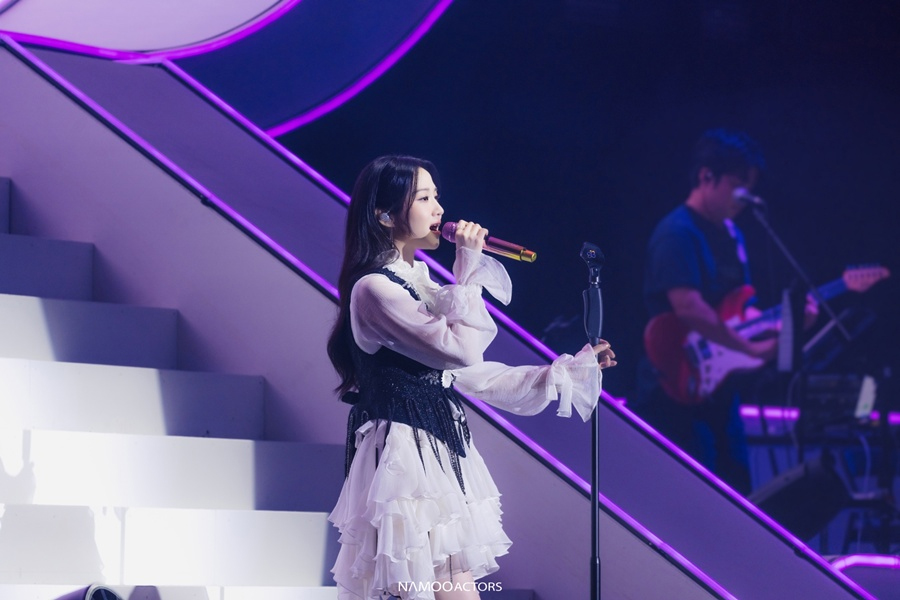 出道30周年FanCon圆满落幕：恩斌唱响自作曲深情泪目