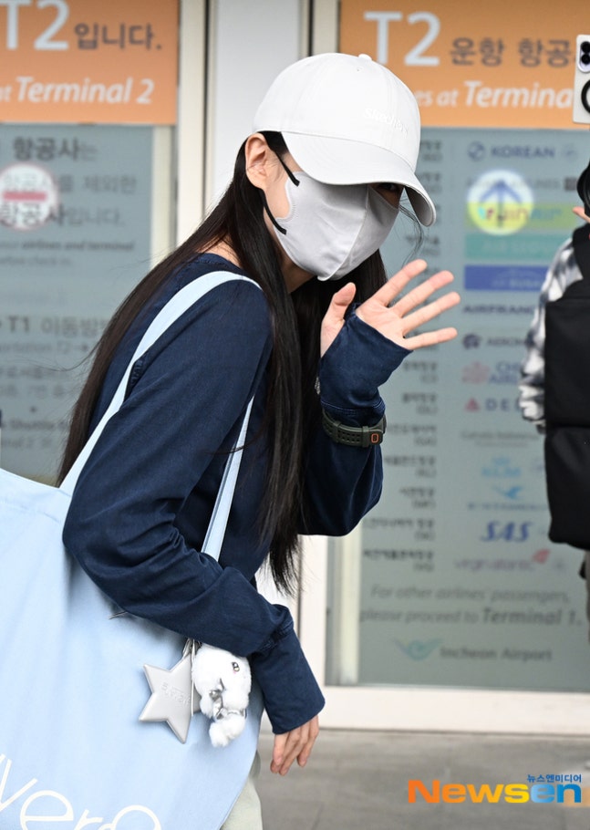 步履轻盈奔赴海外之约！演员朴恩斌现身机场启程新日程